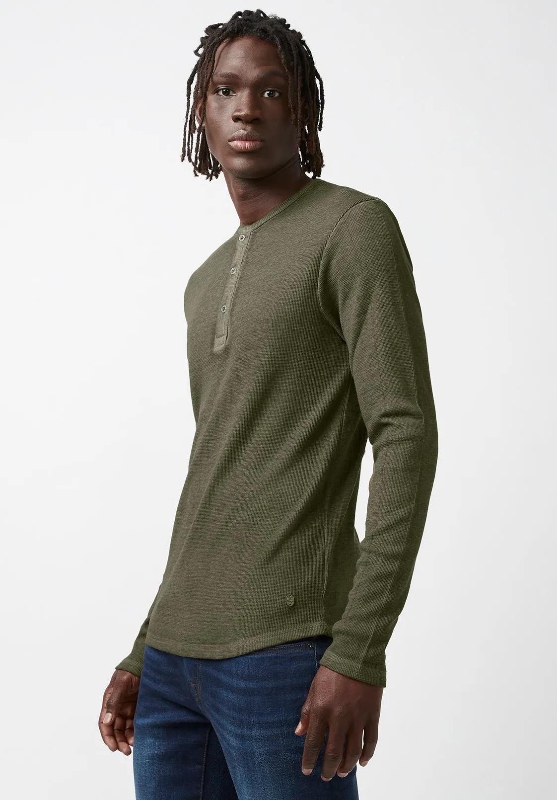 Kipat Men’s Long-Sleeve Henley Top in Dark Green - BM24046