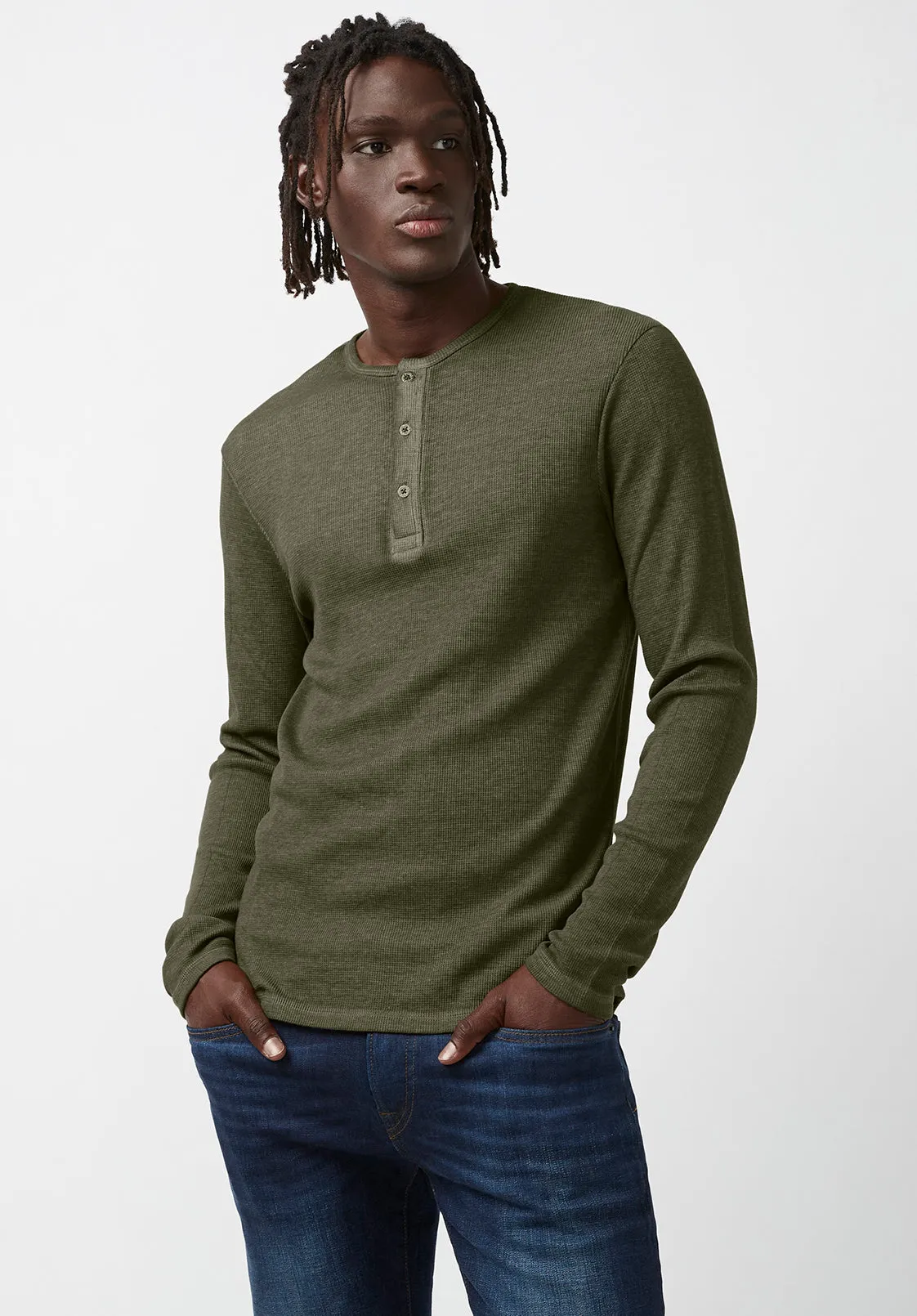 Kipat Men’s Long-Sleeve Henley Top in Dark Green - BM24046