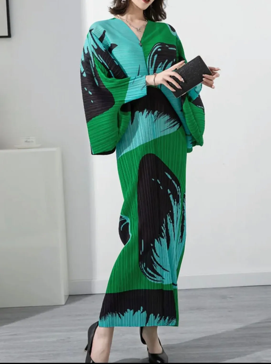 Pleats fold print dress in vibrant green print